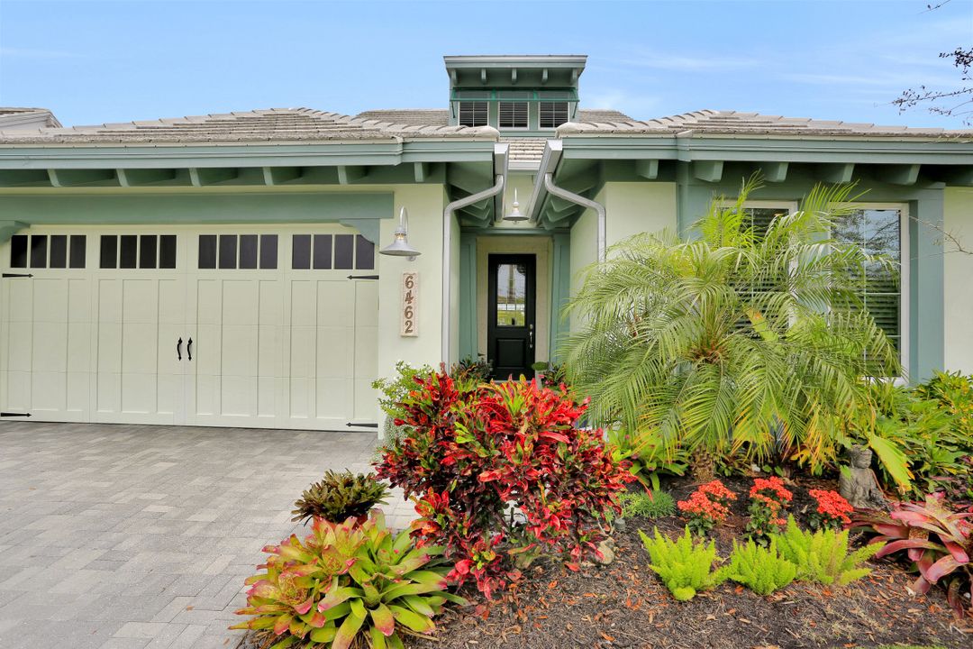 6462 Warwick Ave, Naples, FL 34113