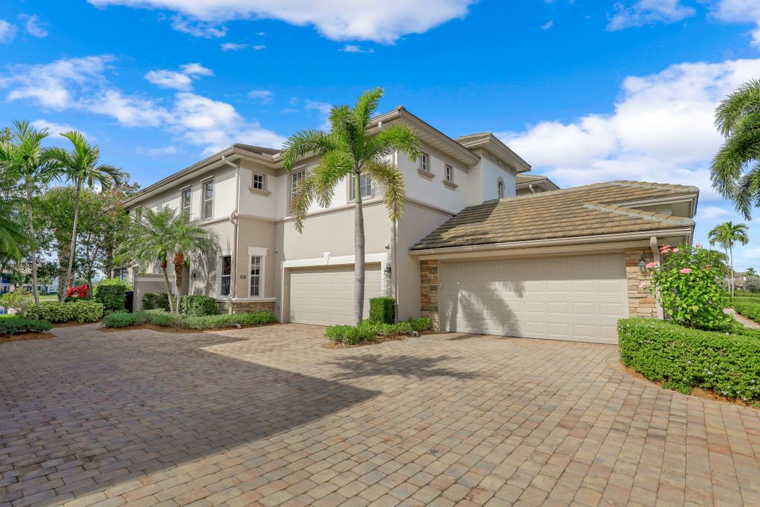 8763 Coastline Ct #101, Naples, FL 34120