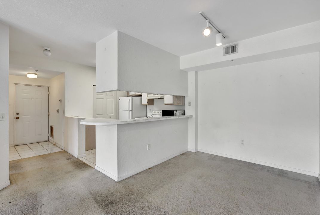 6400 Aragon Way #206, Fort Myers, FL 33966