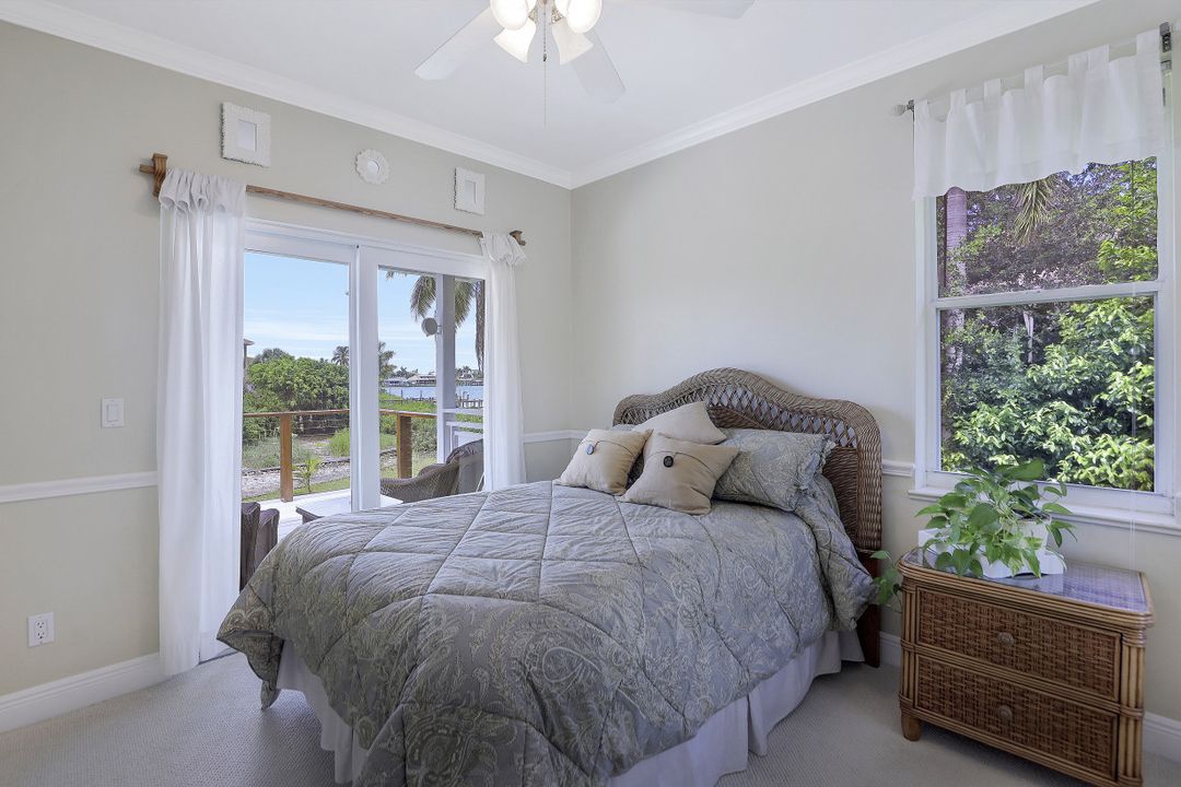 39 W Pelican St, Naples, FL 34113