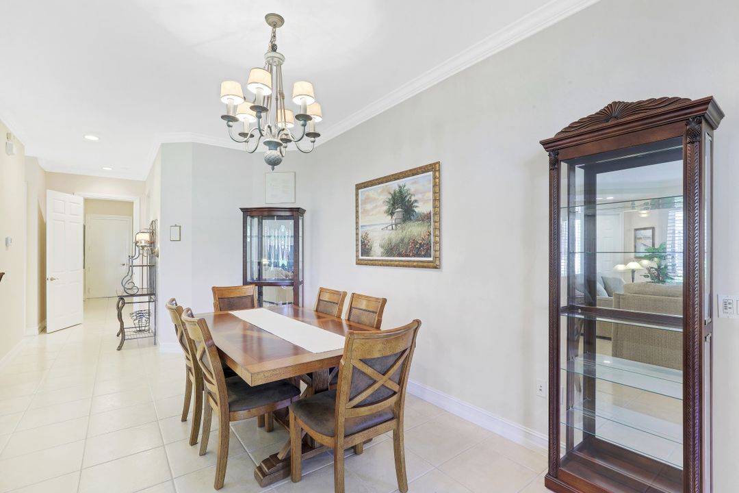 5005 Maxwell Cir #102, Naples, FL 34105