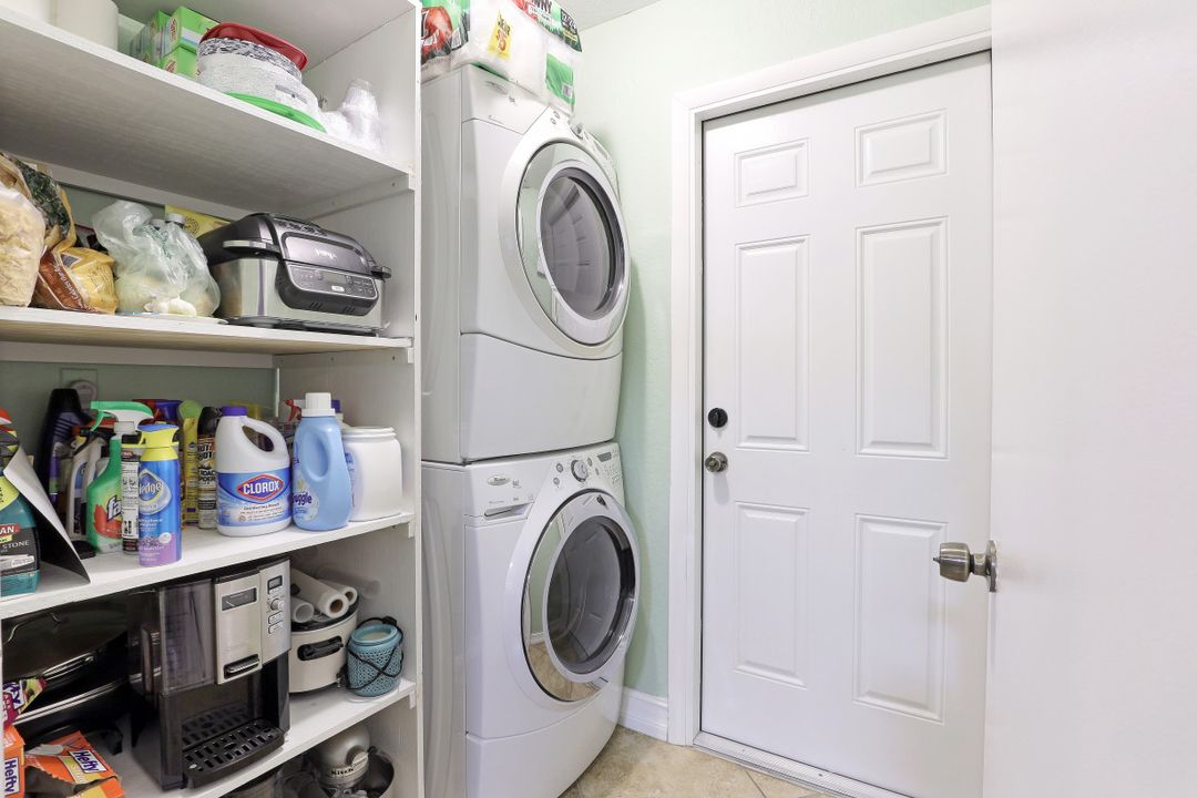 2208 Viscaya Pkwy, Cape Coral, FL 33990