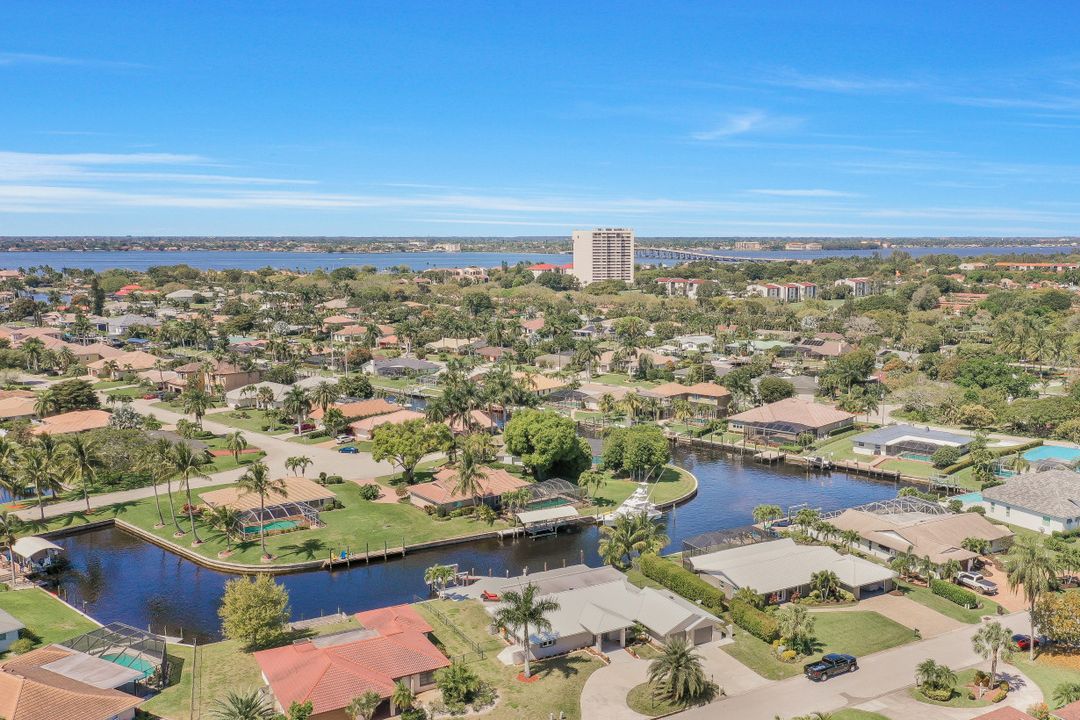 6572 E Town and River Rd, Fort Myers, FL 33919