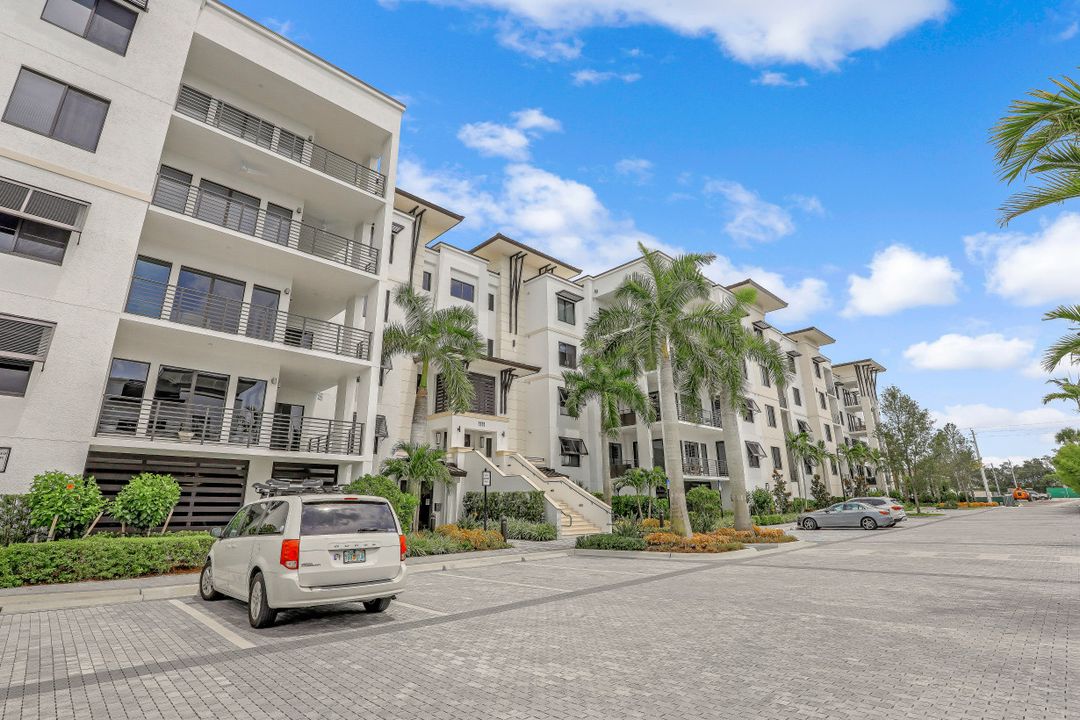 1111 Central Ave #416, Naples, FL 34102