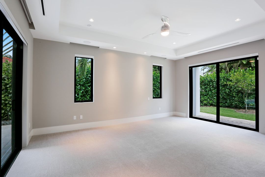 625 Fairway Terrace, Naples, FL 34103