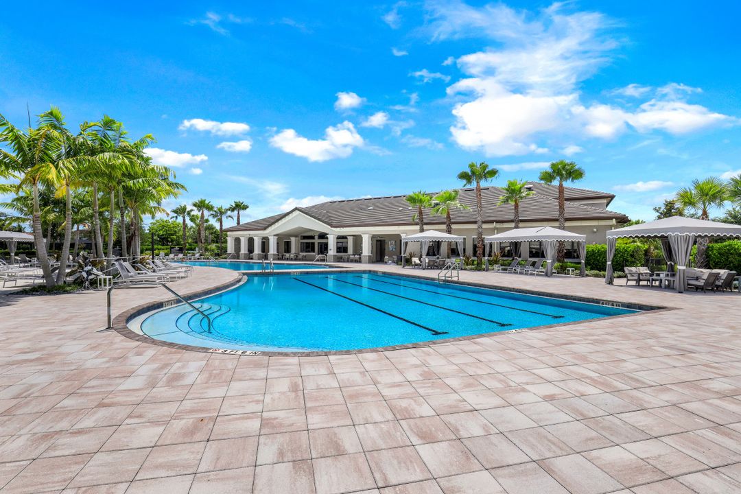 4448 Aurora St, Naples, FL 34119