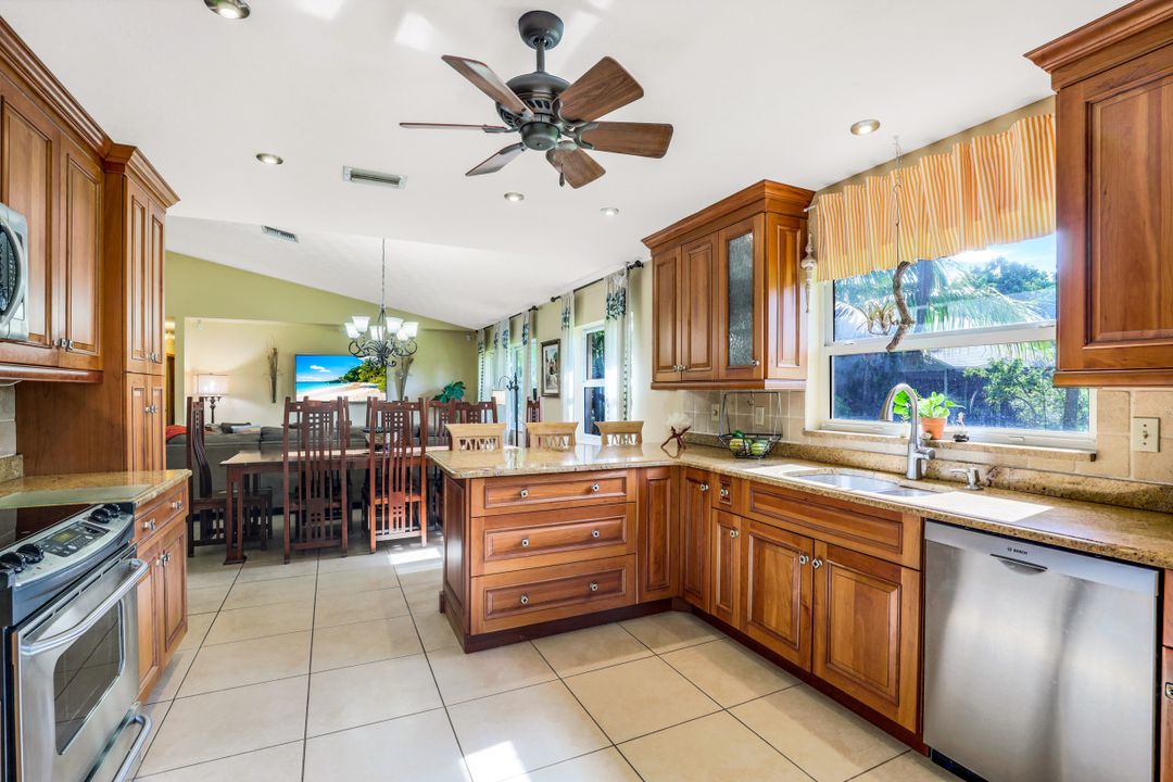 27011 Homewood Dr, Bonita Springs, FL 34135