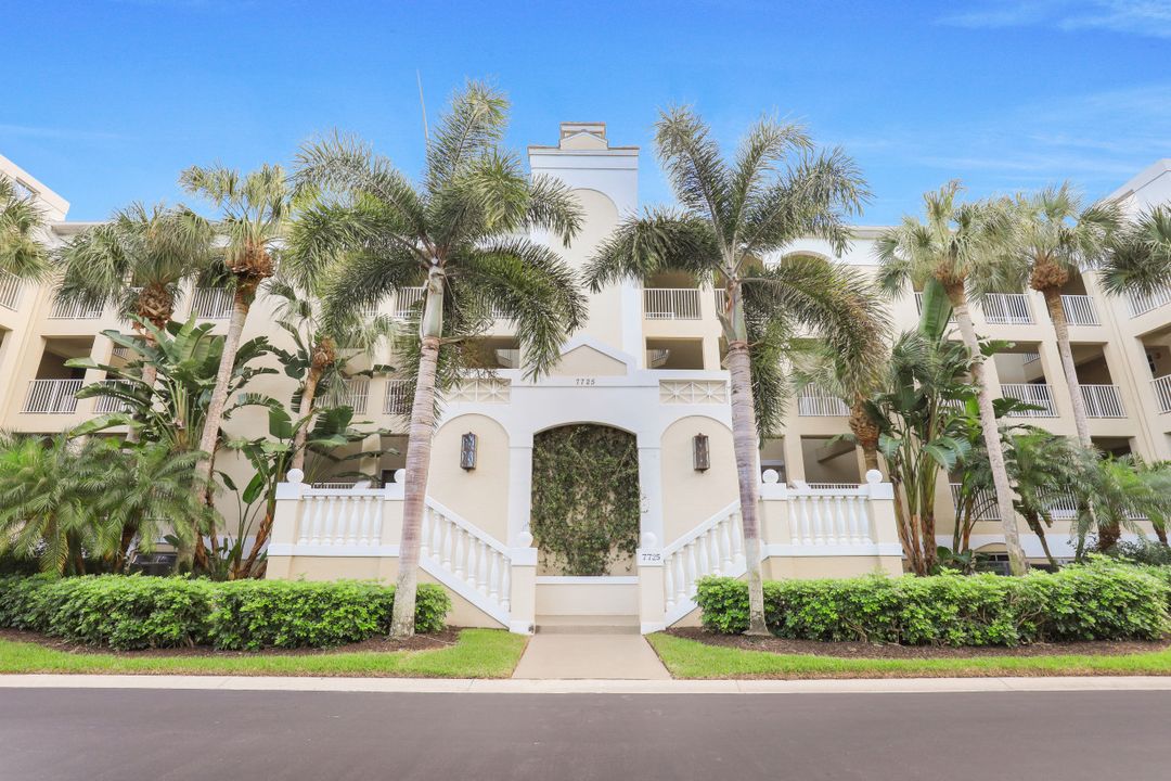 7725 Pebble Creek Cir #206, Naples, FL 34108