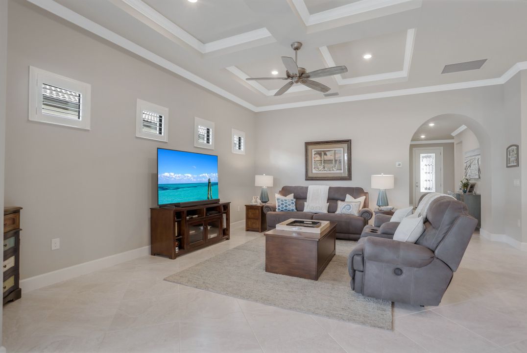 9350 Greyhawk Trl, Naples, FL 34120