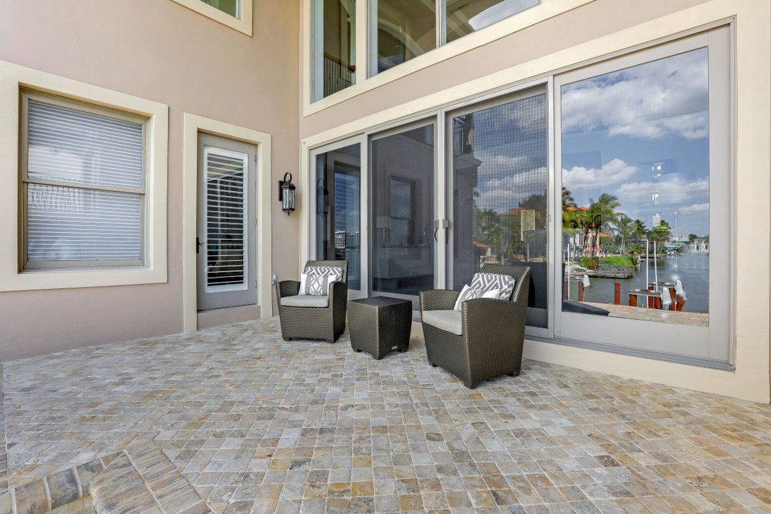 343 Oak Ave, Naples, FL 34108