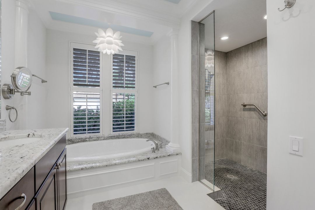 518 Wedgewood Way, Naples, FL 34119