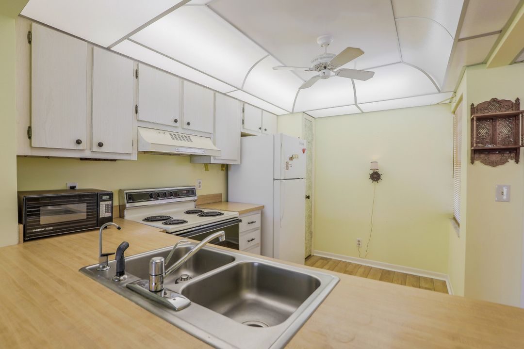 1086 Forest Lakes Dr #9207, Naples, FL 34105