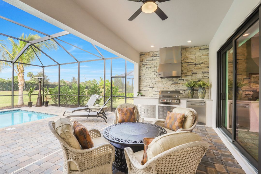 1913 Mustique St, Naples, FL 34120