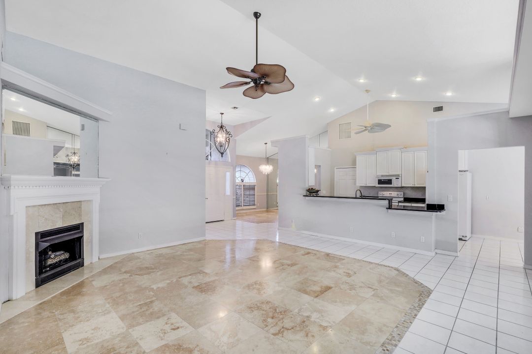 3781 Lakemont Dr, Bonita Springs, FL 34134