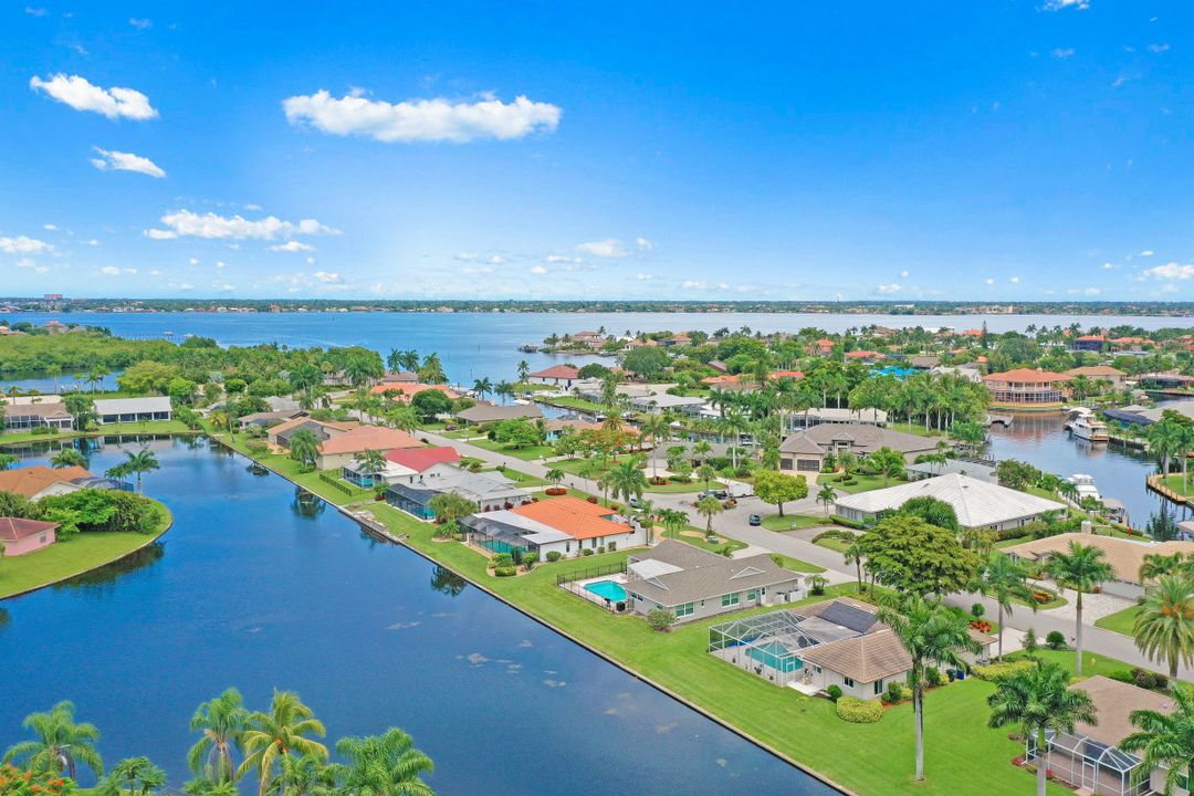 922 S Town and River Dr, Fort Myers, FL 33919