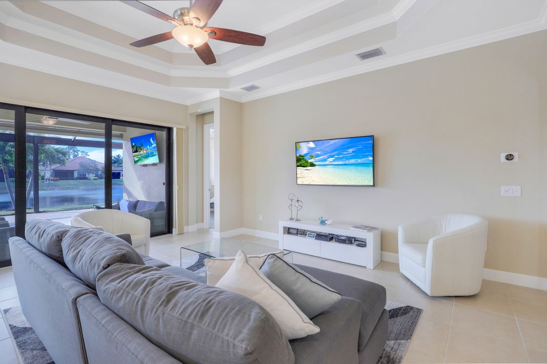 9366 Isla Bella Cir, Bonita Springs, FL 34135