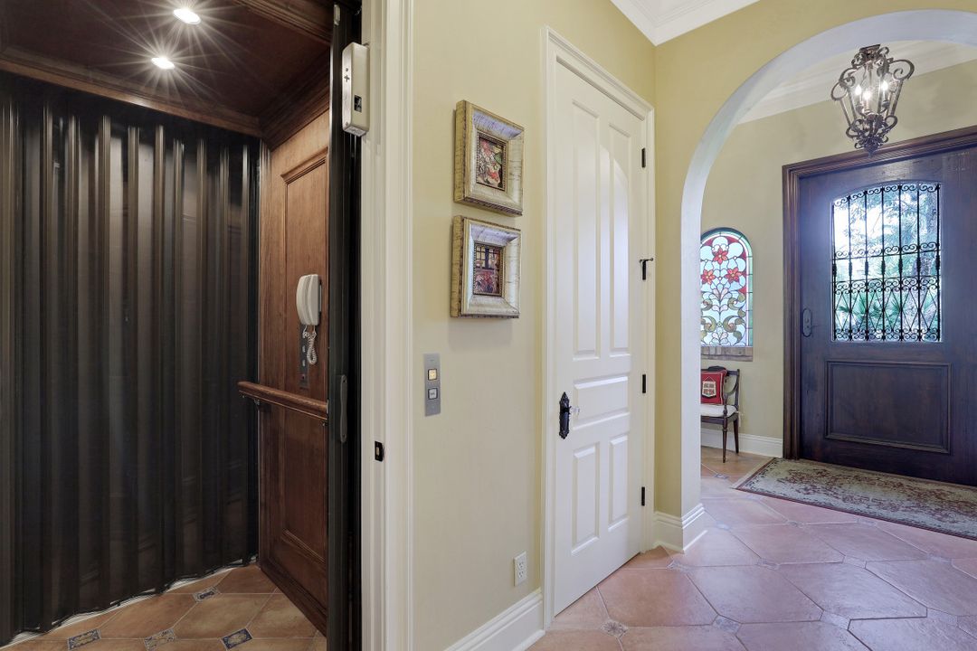 353 Chancery Cir, Naples, FL 34110