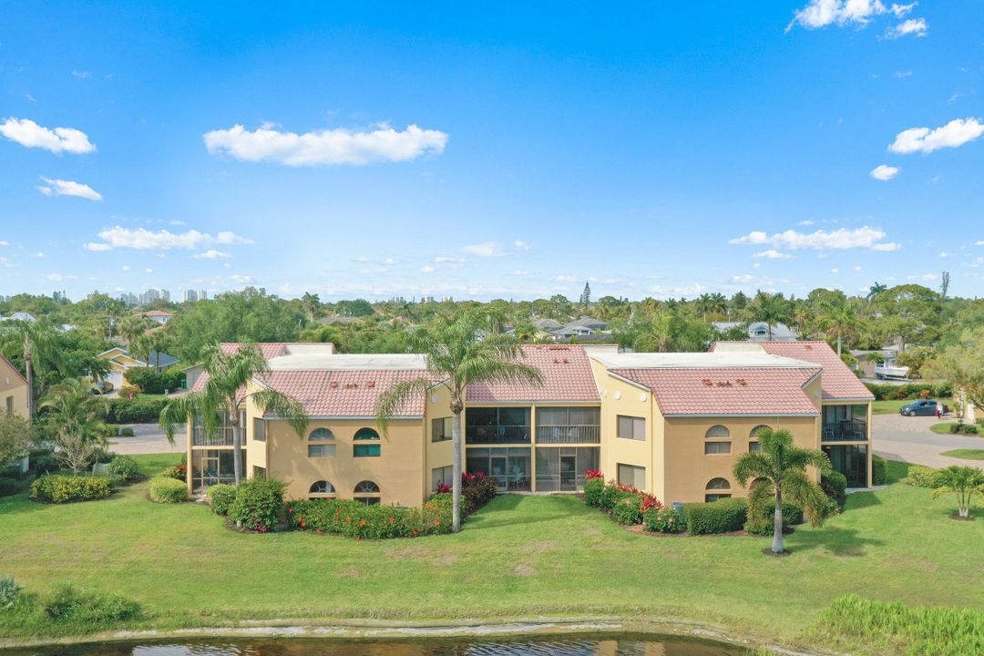 571 Beachwalk Cir #104, Naples, FL 34108