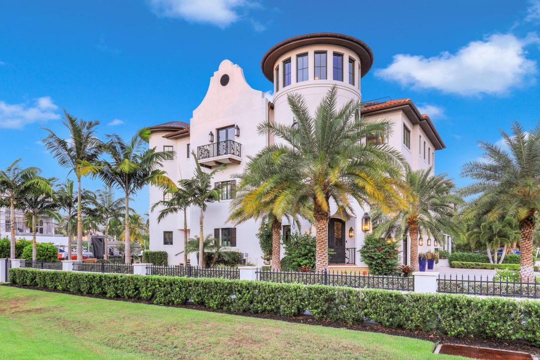 10080 Gulf Shore Dr, Naples, FL 34108