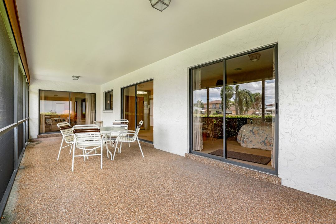 466 Tradewinds Ave, Naples, FL 34108