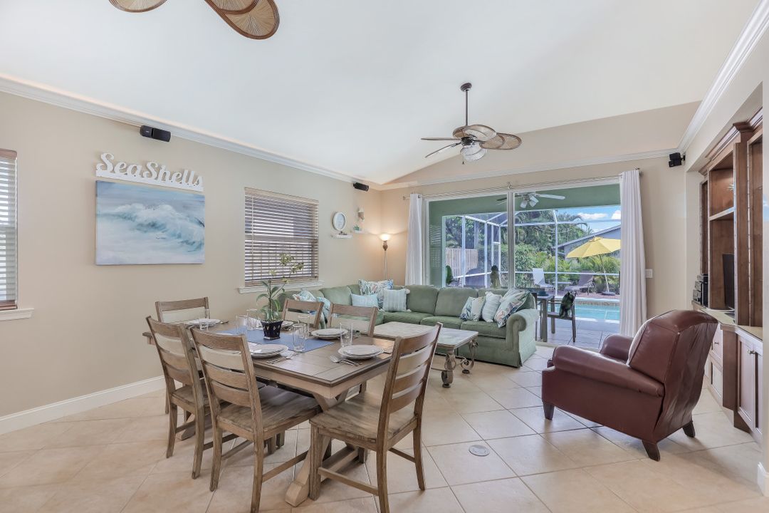 557 96th Ave N, Naples, FL 34108