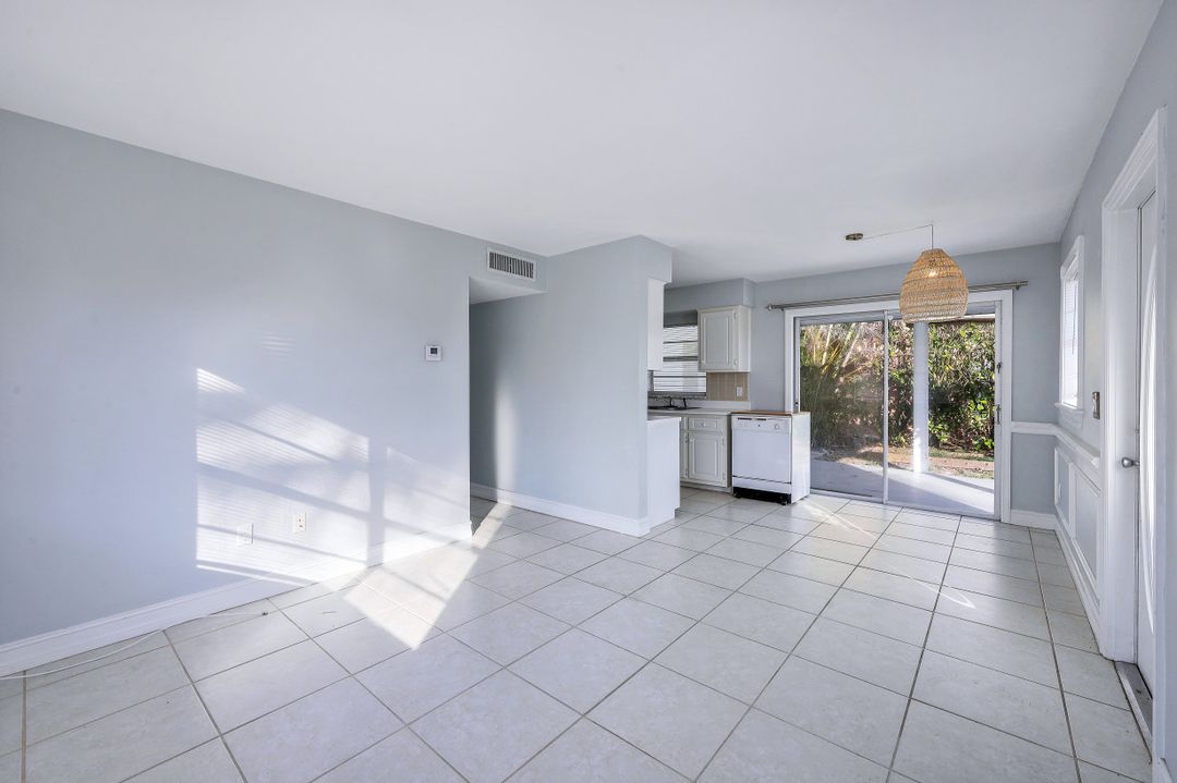 513 104th Ave N, Naples, FL 34108