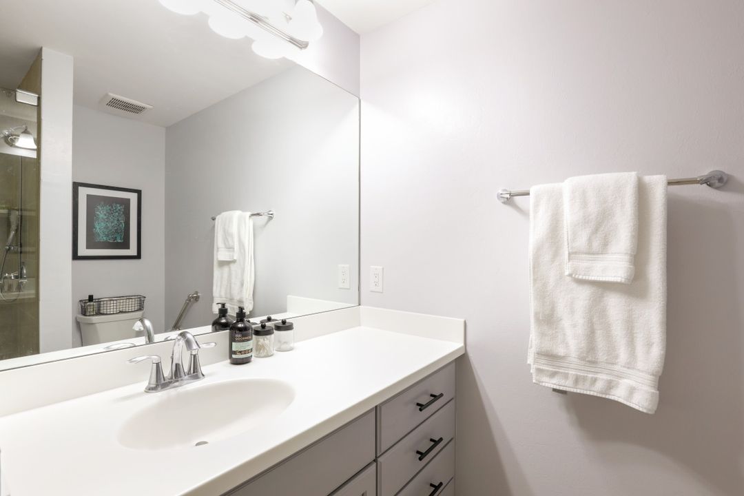 15126 Palmer Lake Cir #103, Naples, FL 34109