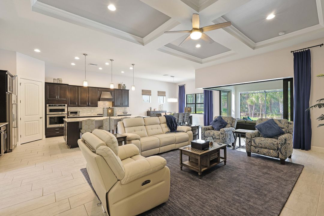 9431 Greyhawk Trl, Naples, FL 34120