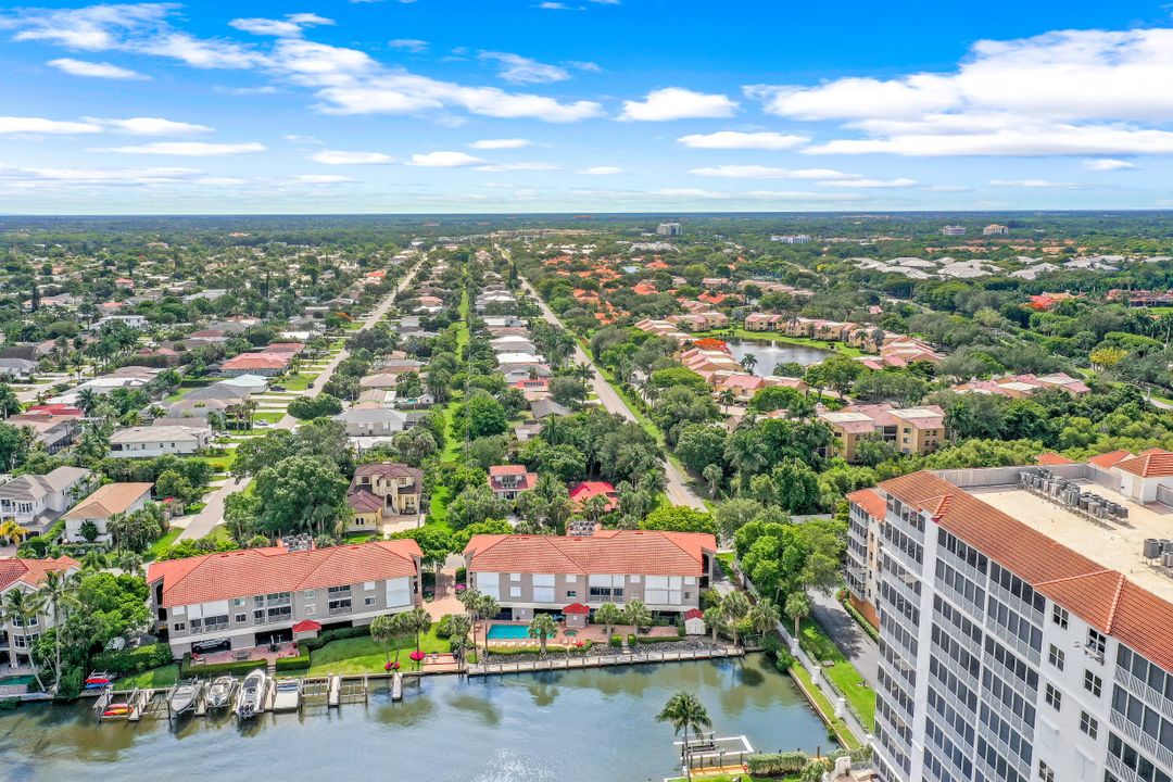 9101 Vanderbilt Dr #203, Naples, FL 34108