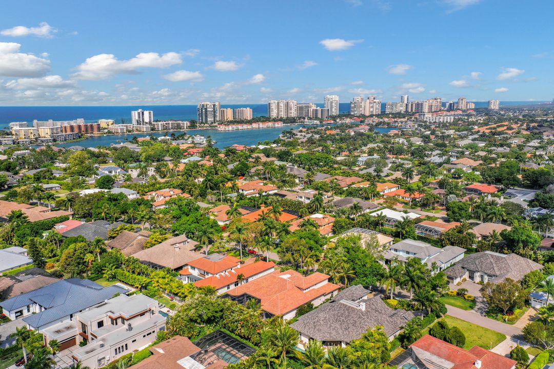 660 Riviera Dr, Naples, FL 34103