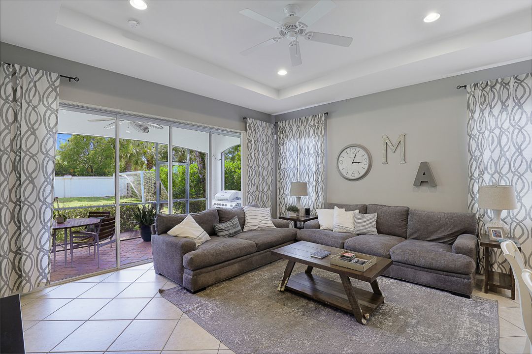 13484 Cambridge Ln, Naples, FL 34109