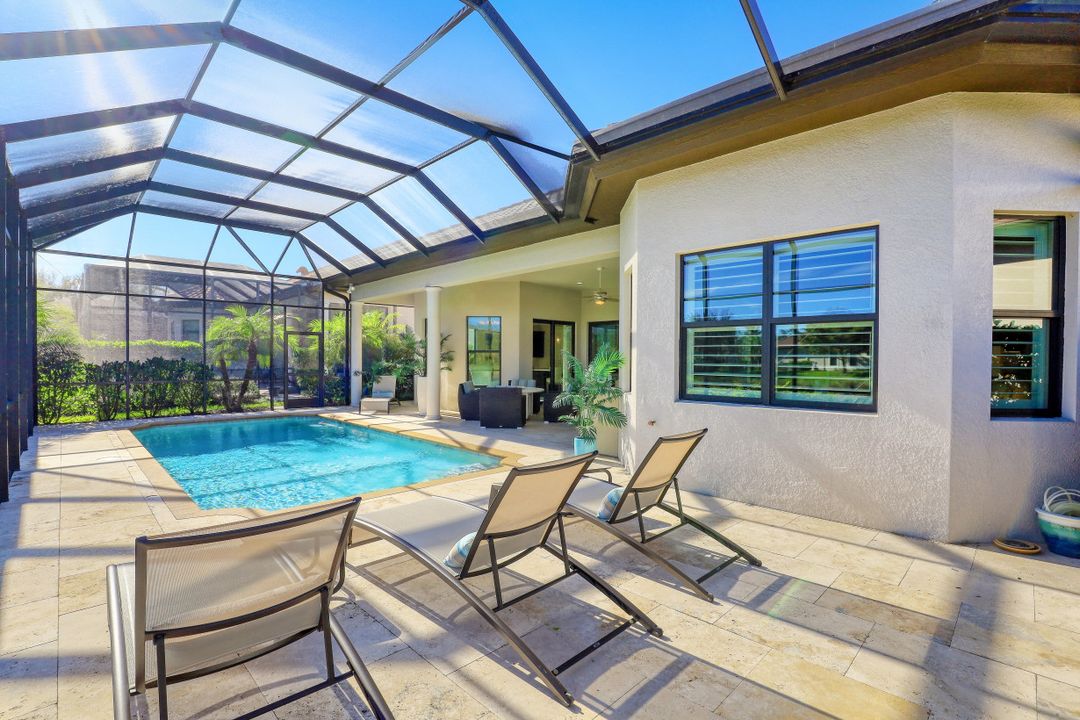 7247 Lantana Cir, Naples, FL 34119