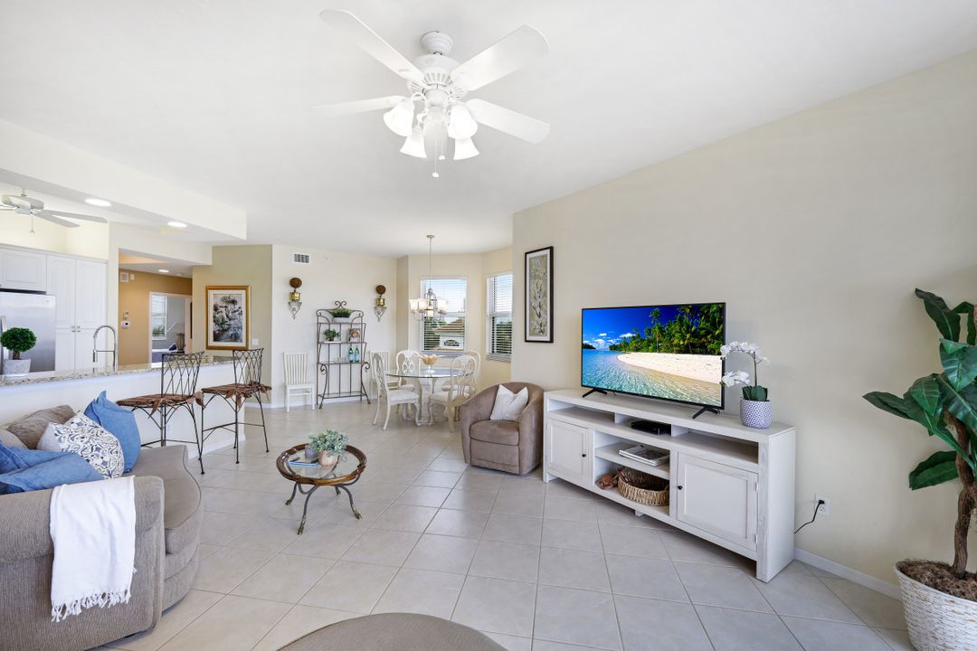 450 Launch Cir #401, Naples, FL 34108