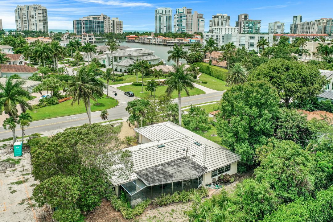 3888 Crayton Rd, Naples, FL 34103