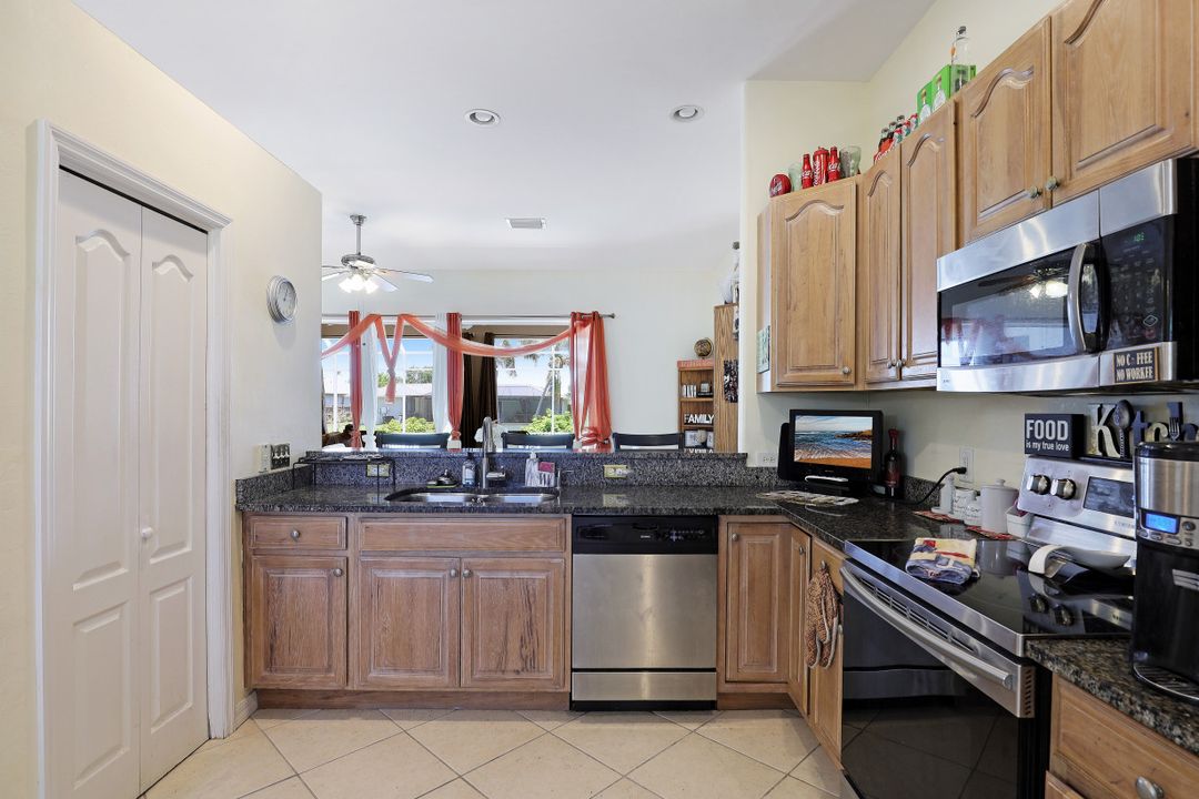 1409 SE 4th Pl, Cape Coral, FL 33990