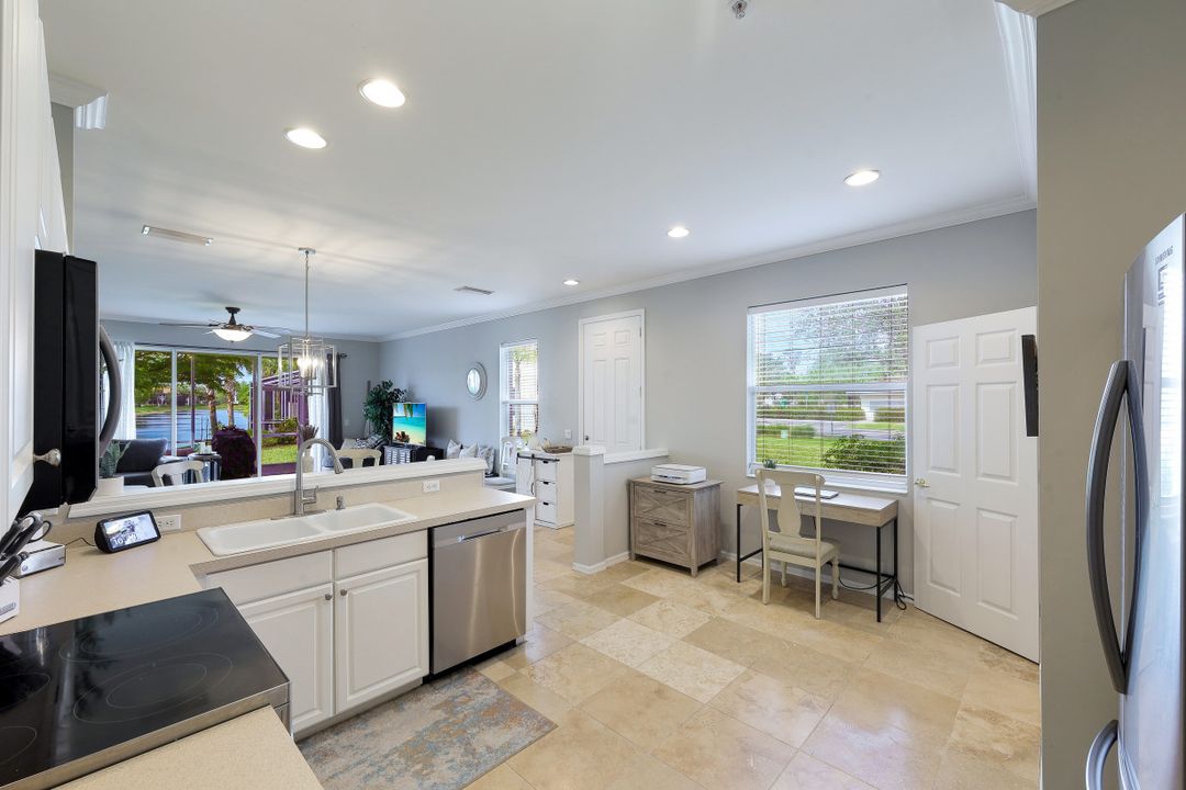 1084 Hampton Cir, Naples, FL 34105