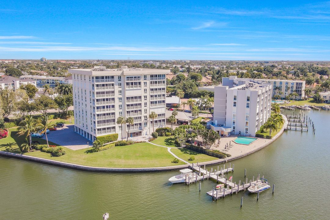 250 Park Shore Dr #103, Naples, FL 34103