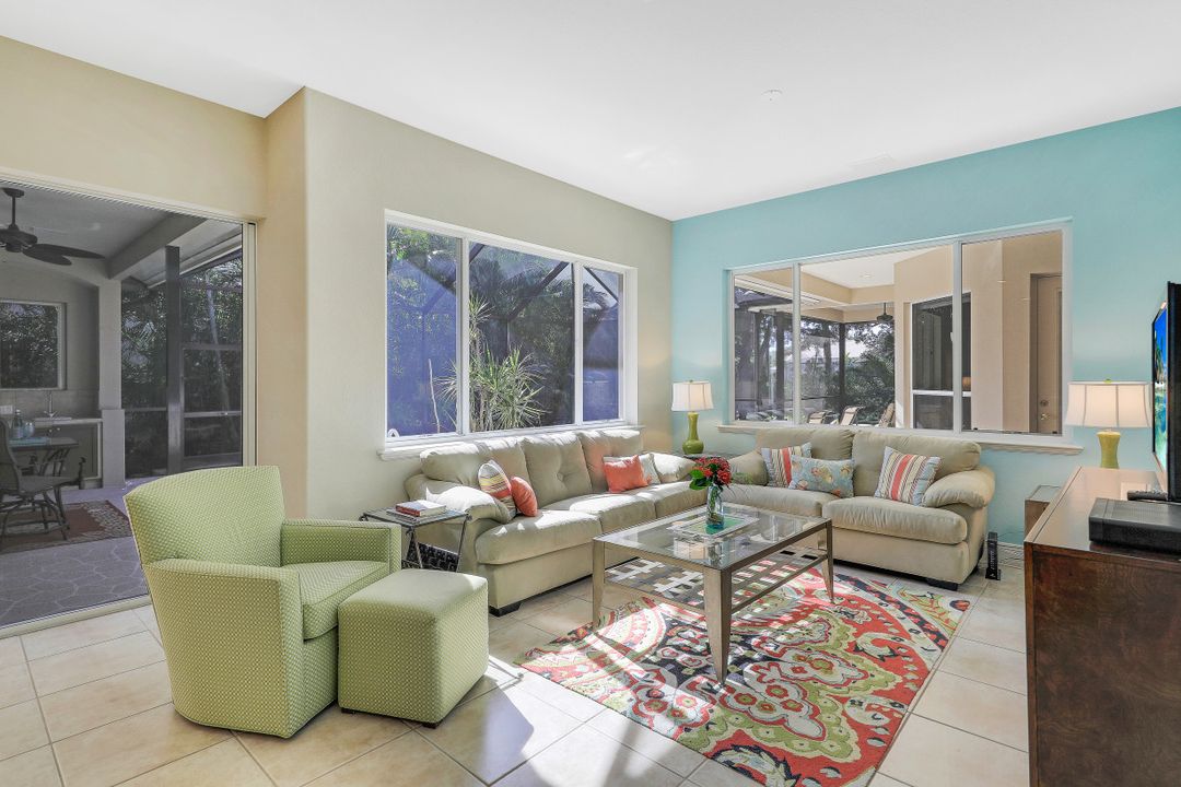 237 Charleston Ct, Naples, FL 34110