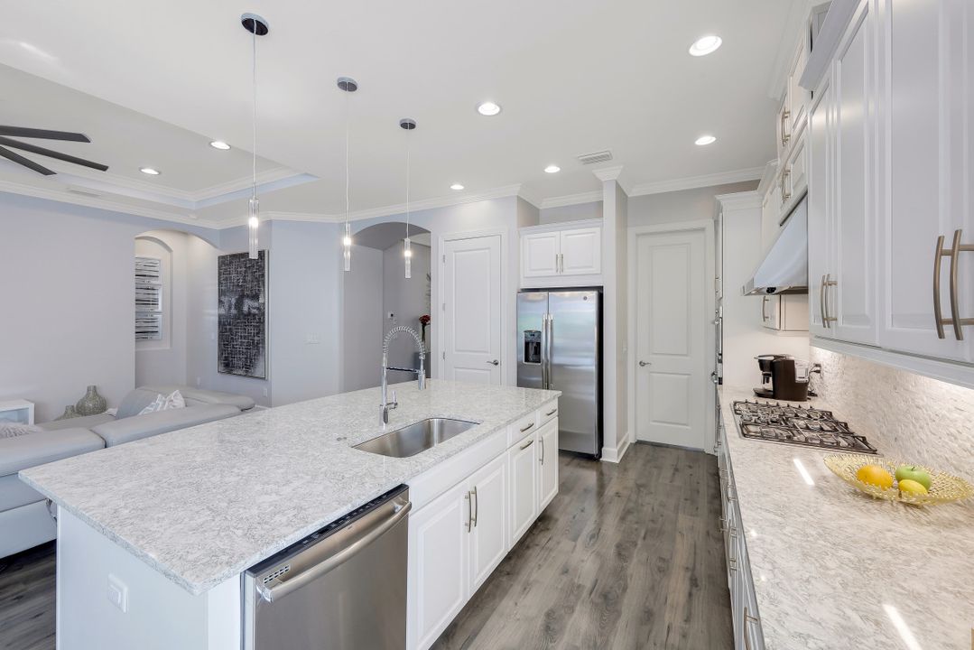 8696 Dilillo Ct, Naples, FL 34119