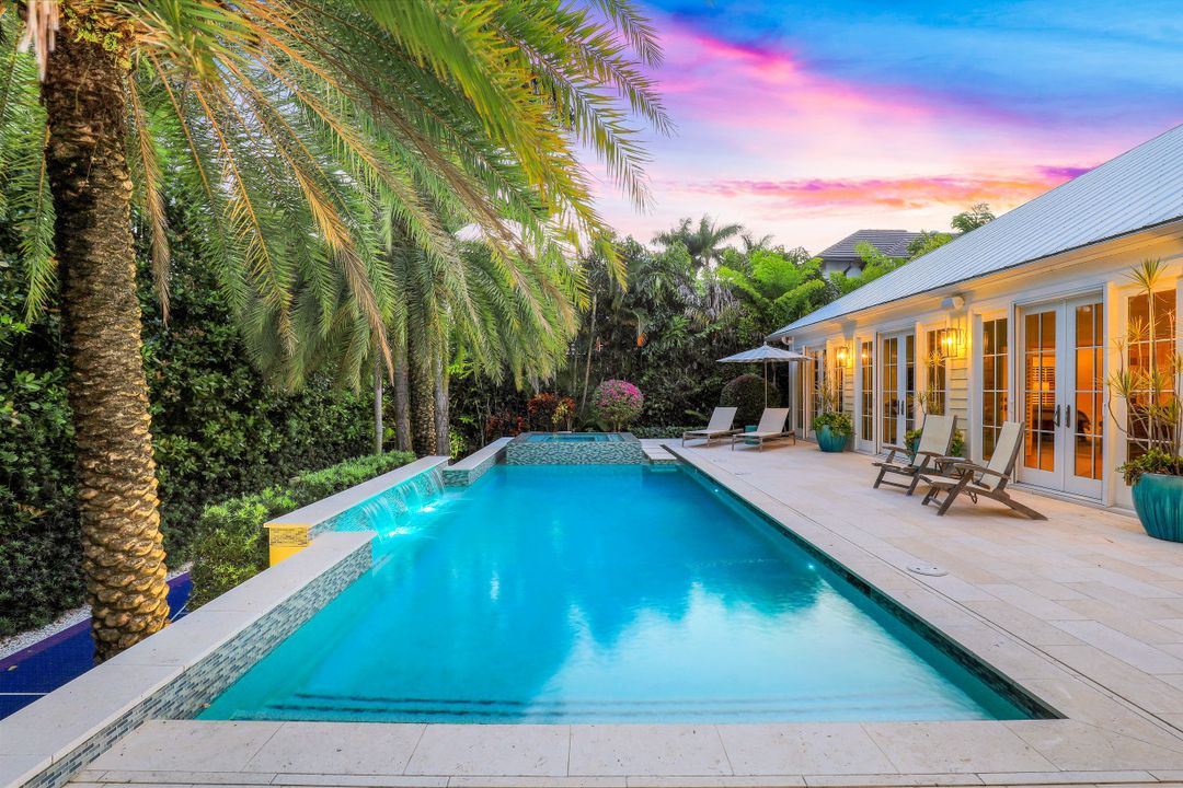 154 4th Ave N, Naples, FL 34102