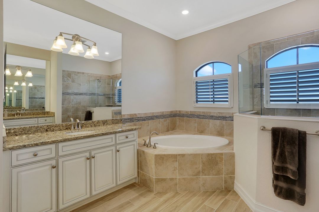 2296 Somerset Pl, Naples, FL 34120