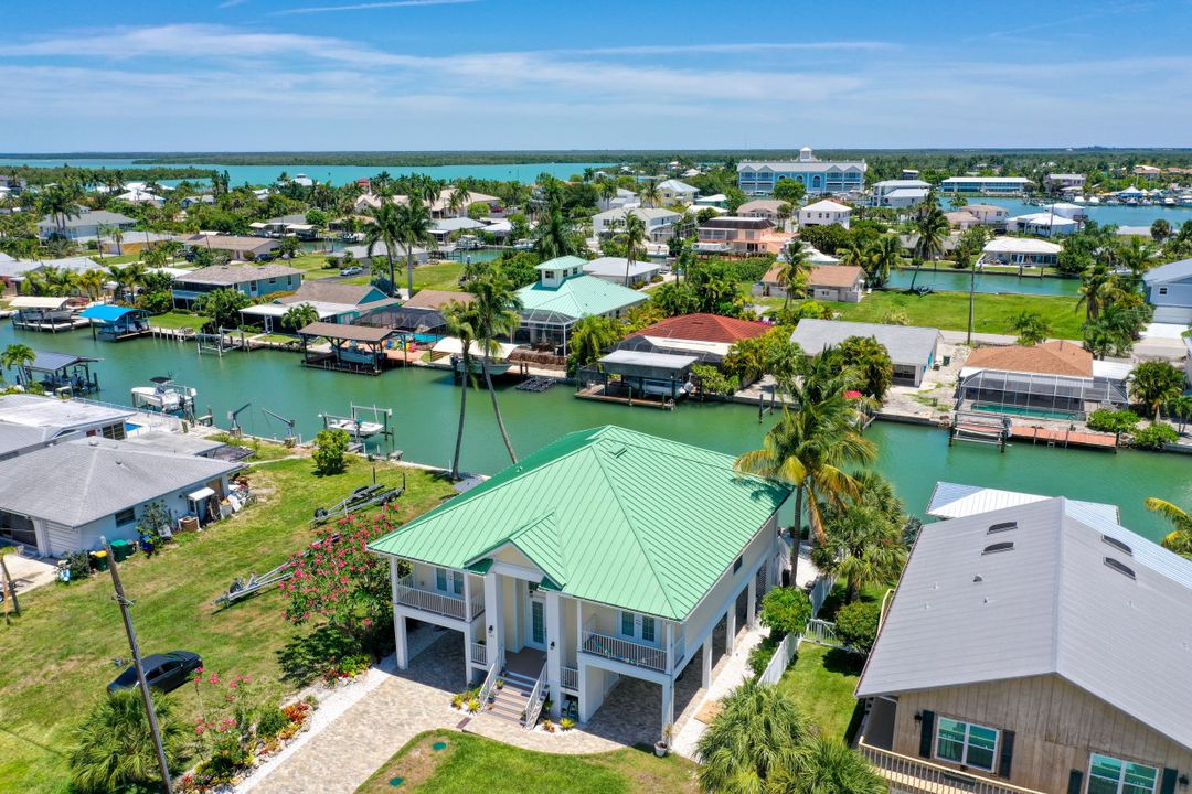147 San Salvador St, Naples, FL 34113