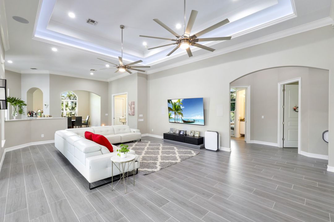 4055 1st Ave SW, Naples, FL 34119