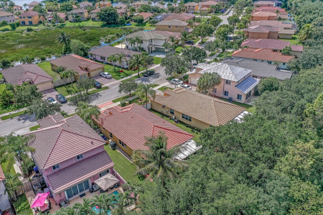 136 SW 206th Ave, Pembroke Pines, FL 33029