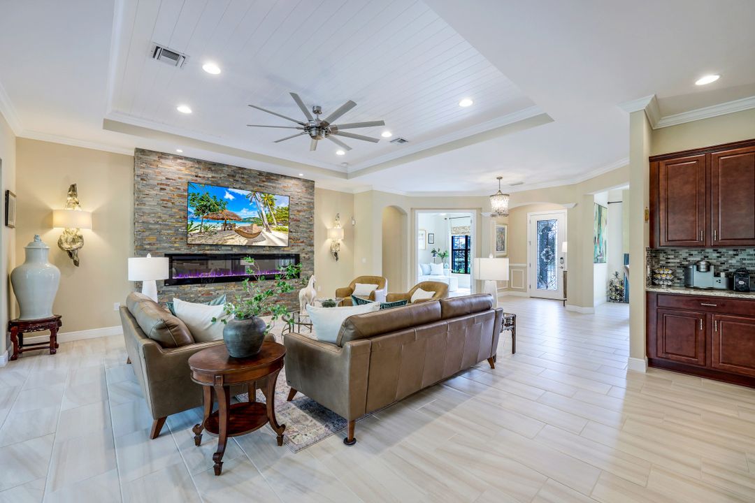 2303 Somerset Pl, Naples, FL 34120