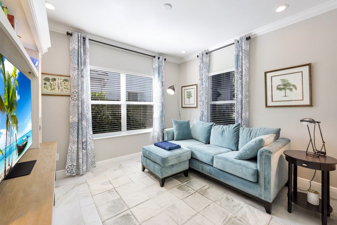 2239 Marquesa Cir, Naples, FL 34112