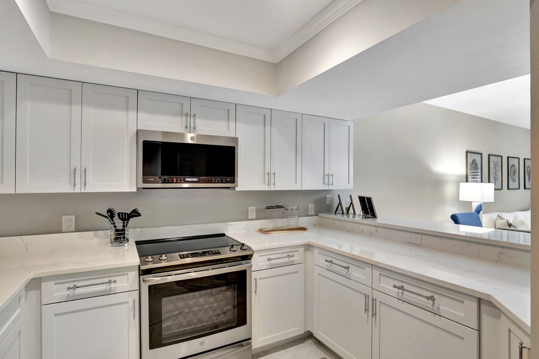 5897 Chanteclair Dr #314, Naples, FL 34108