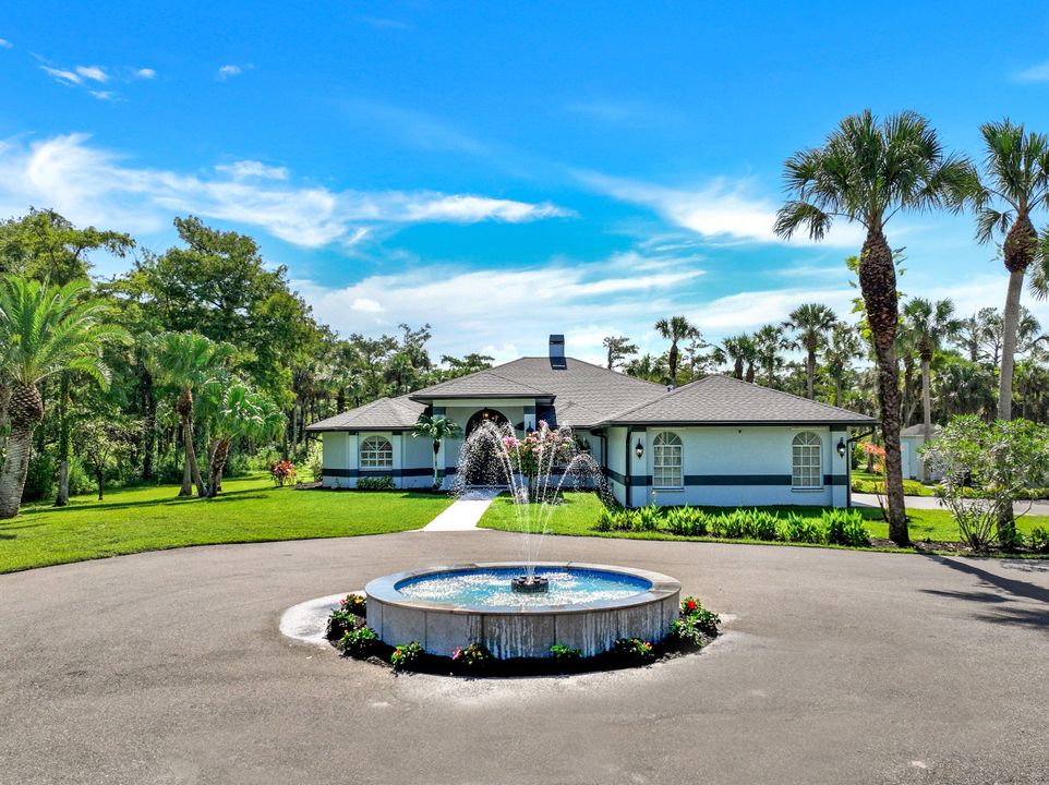 720 17th St NW, Naples, FL 34120