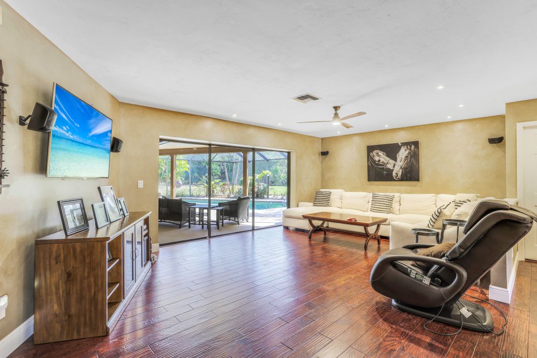 6846 Trail Blvd, Naples, FL 34108