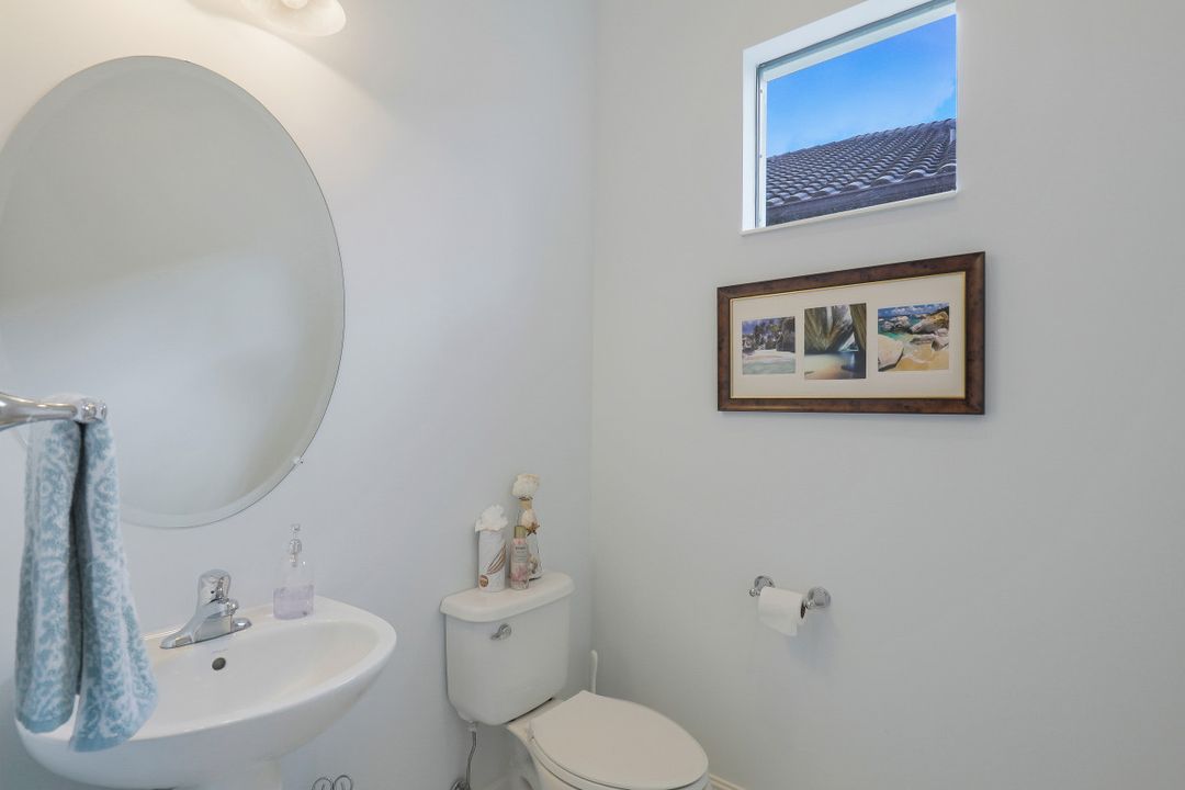 7497 Lantana Cir, Naples, FL 34119